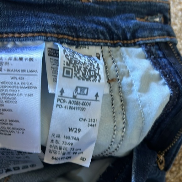 Levi’s 311 Shaping Skinny Capri - Picture 4 of 5